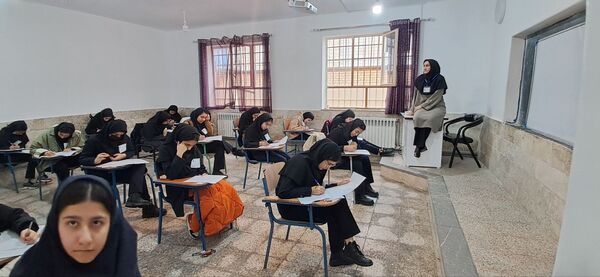 اولین مرحله آزمون های پایش هماهنگ استانی در دبیرستان دخترانه فاطمیه 