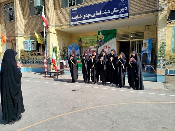 دانش‌آموزان مدرسه مهدی خدابنده با شهدا تجدید پیمان کردند