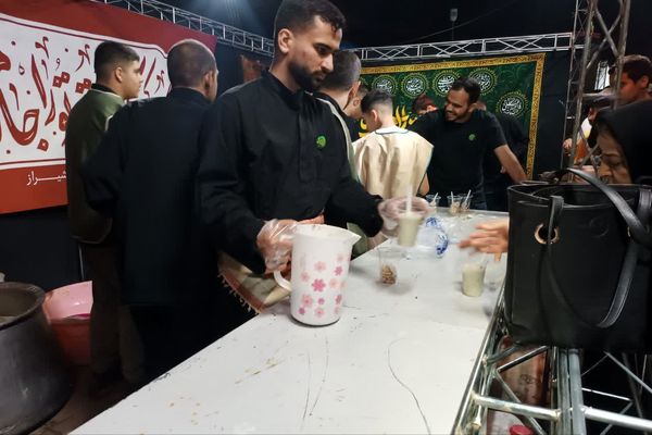 عشق به حسین (ع) سالار شهیدان کربلا چه میکند 