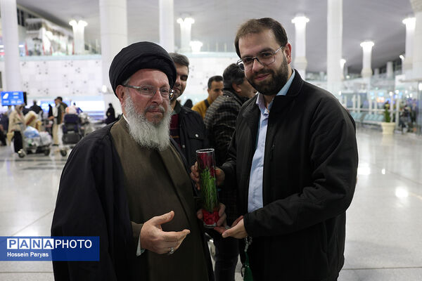استقبال از آخرین کاروان عمره‌گذار دانش‌آموزی از سکوی پروازی تهران