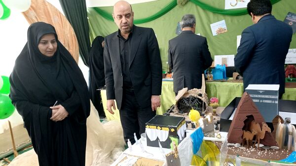 برگزاری نمایشگاه باقرآن تا آسمان در دبیرستان دخترانه امام حسین(ع)
