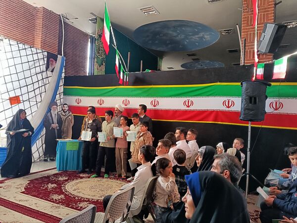 برگزاری جشن اتمام حفظ کل قرآن واعطای مدرک قرآنی به دانش آموزان