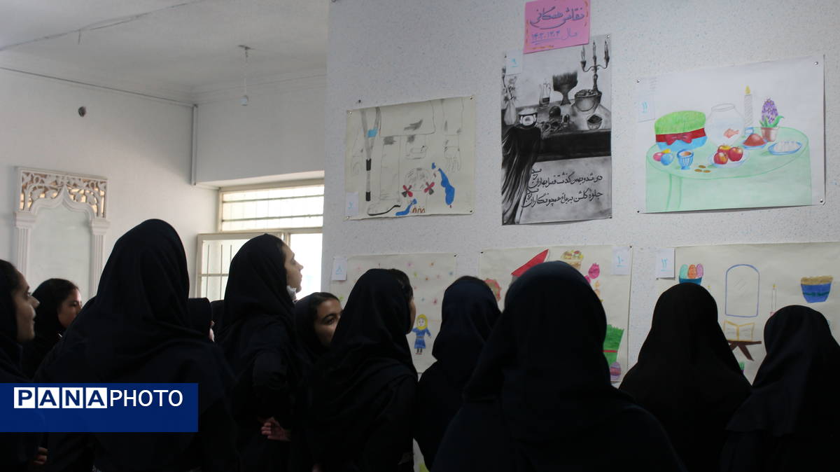 نمایشگاه هنرهای تجسمی مسابقه نقاشی همگانی در دبیرستان دخترانه معلم