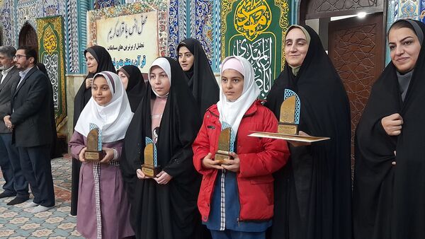 برنامه تجلیل از برترین‌های مسابقات قرآن و عترت، نماز و مسابقات فرهنگی هنری ملارد 