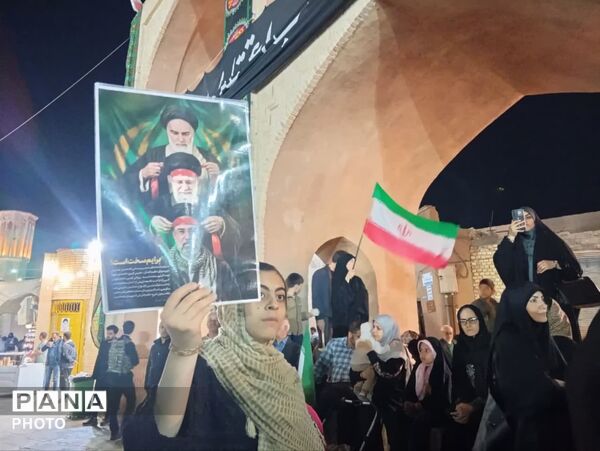 گردهمایی دبستانی های یزدی در گرامی‌داشت یاد دانش آموز شهید تیارا صادقی