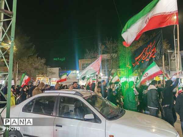 حرکت دسته عزاداری درسومین شب شهادت امام خامنه ای از پنجراه تا مسجد جامع
