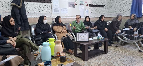 برگزاری کارگاه آموزشی بازی و یادگیری در جمع همکاران دبستان هیات امنایی ملاصدرا 
