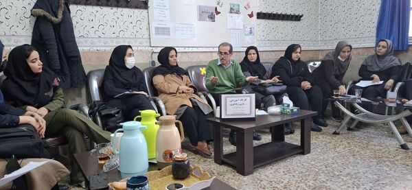 برگزاری کارگاه آموزشی بازی و یادگیری در جمع همکاران دبستان هیات امنایی ملاصدرا 