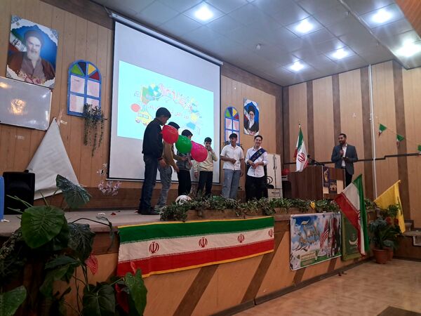 جشن روز دانش‌آموز در دبیرستان پژوهش آشخانه 