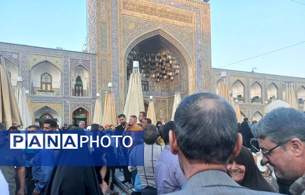 سیل عظیم زائران و مجاوران حرم امام رضا (ع) در روز آغاز امامت حضرت مهدی (عج)