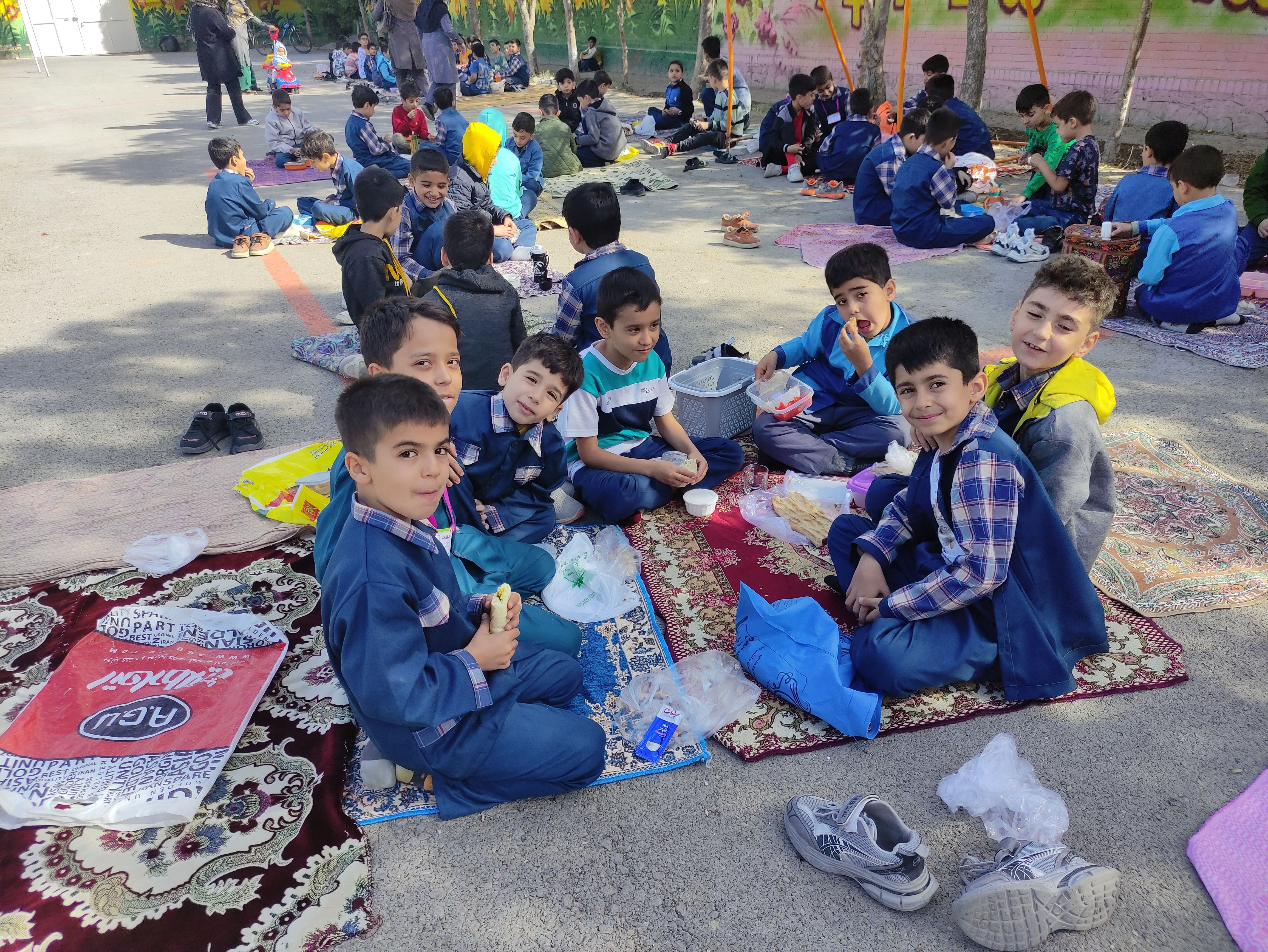 صبحانه سلامت در دبستان هیأت امنایی قرآنی مبین شهرستان شیروان