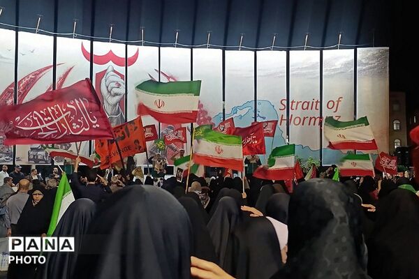 شب ۲۲۱ همبستگی ملی در شهرستان ملارد با حضور گسترده مردم