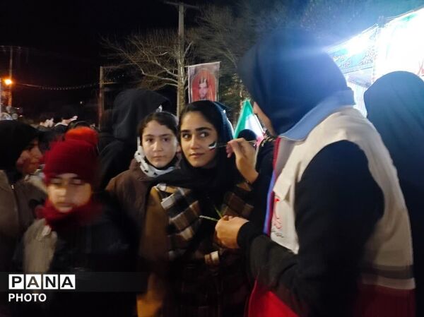 استقرار شبانه امدادگران هلال احمر شهرستان تویسرکان در اجتماعات مردمی