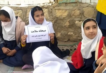 برپایی سفره سلامت در مدرسه شهید رجایی کرف