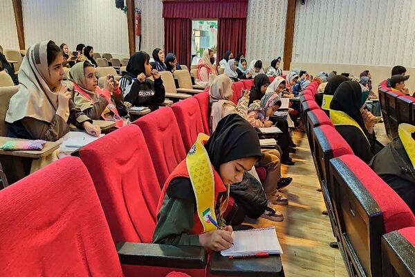 کلاس آموزشی خبرنگاری در کانون مهر تابان نیشابور