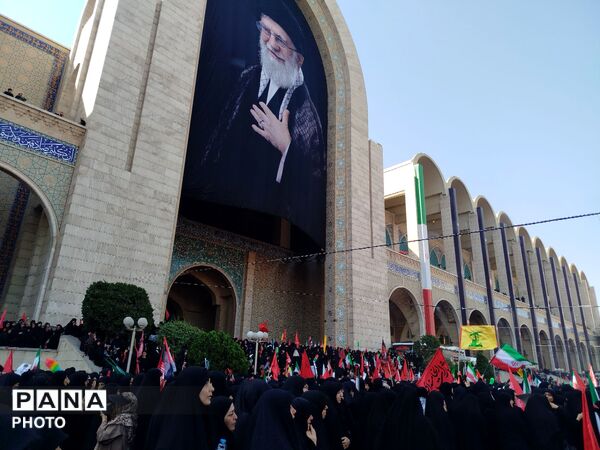ثبت تاریخی‌ترین وداع در قلب جهان