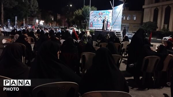 حضور دانش آموزان انقلابی در میدان بسیج شهر دلیجان