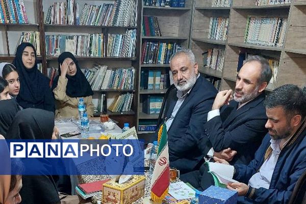 گفت‌وگوی خلاق دردبیرستان فاطمه‌الزهرا؛ نشست مشترک ناشر، معاونین و دانش‌آموزان نویسنده برای رفع چالش‌ها