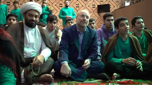 حضور رئیس مجلس شورای اسلامی در بین نوجوانان معتکف