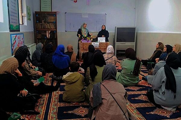 جلسه آموزش خانواده در دبیرستان پروین اعتصامی