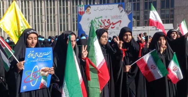 حضور پرشور آینده‌سازان ایران در راهپیمایی روز دانش‌آموز در همدان 
