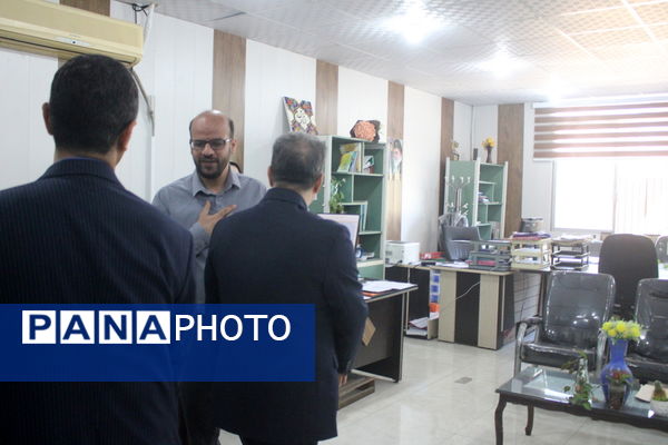بازدید سرزده نوروزی مدیرکل آموزش و پرورش استان بوشهر از دوایر مختلف اداره‌کل
