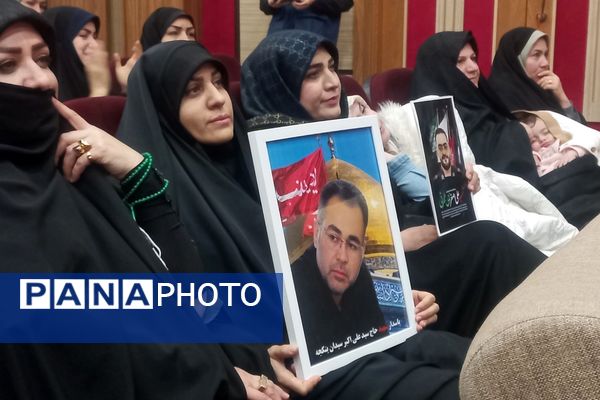 مراسم یلدای مادرانه با حضور فرهنگیان و دانش‌آموزان در اردوگاه شهید منتظری شهریار