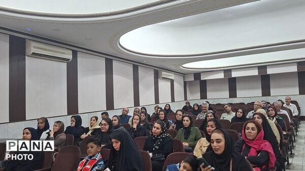 جلسه‌ انجمن‌ اولیا و‌ مربیان‌ در‌ دبستان پسرانه‌ فرهنگیان ۱ ، ناحیه ۶ مشهد 