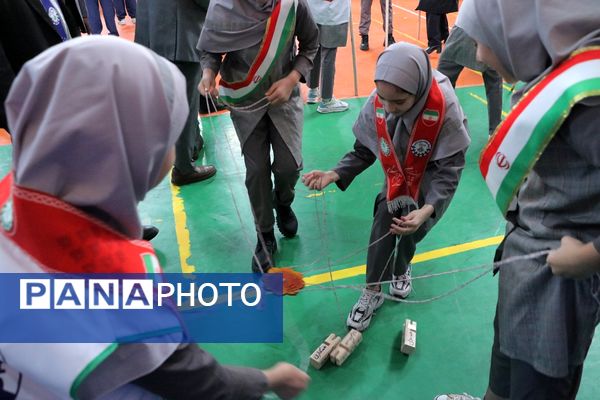 بهارستان دو صحنه همفکری، همدلی و همکاری پیشتازان در همایش یاوران انقلاب