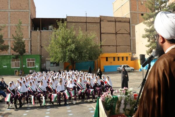 صبح مهر با کیف‌های رنگی و رؤیاهای روشن؛ مدرسه دوباره جان گرفت