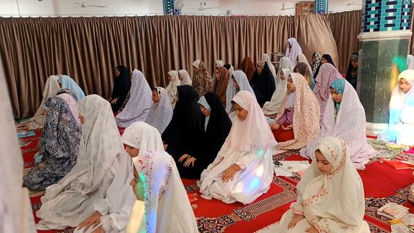 جماعت در اعتکاف دانش‌آموزی، طعم شیرین بندگی