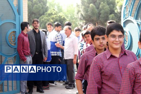 اجتماع دانش‌آموزی به‌مناسبت ولادت شهیدابراهیم هادی در یزد