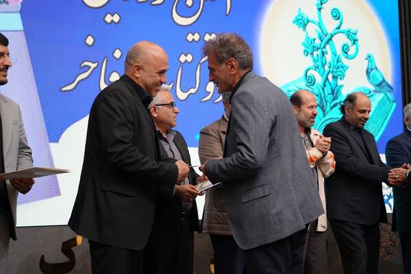 آیین رونمایی از دو اثر فاخر ادبی در شهرداری کهریزک 