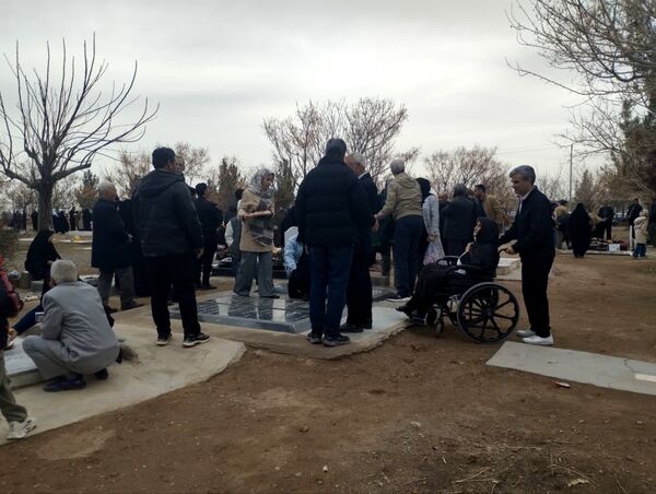 مراسم شب‌های چراغ  برات در گلزار شهدای روستای مهدی آباد خلیل آباد 