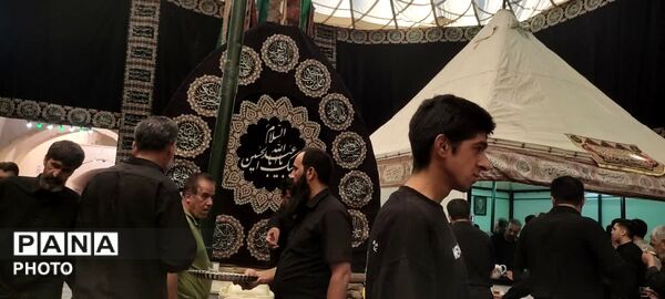 خانه‌ای به وسعت یک استان؛ روایت اولین شب محرم در خانه امام حسینی یزد