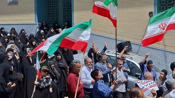 راهپیمایی ضدصهیونیستی مردم روستای فردو