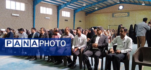 نواختن زنگ مهر و ایثار در مدارس جزیره هرمز 