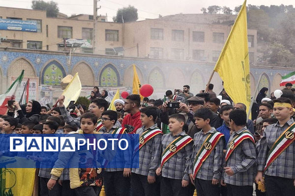 راهپیمایی استکبارستیزی شهرستان پیشوا در روز دانش‌آموز