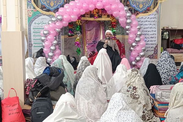 اولین روز از اعتکاف دختران در مسجد الزهرا شهر قیامدشت ری یک