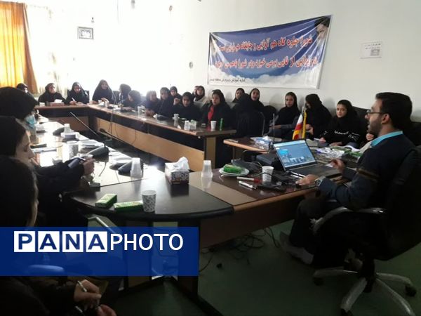 کلاس آموزش خبرنگاری برای دانش‌آموز خبرنگاران شهرستان نیر