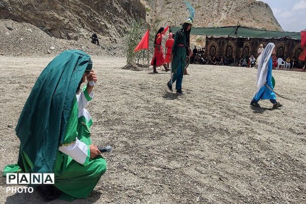 تعزیه خوانی در روز اربعین حسینی در جوار گلزار شهدای شهر بار نیشابور 