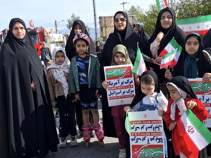 دختران آموزشگاه نوریه شهرستان جیرفت در راهپیمایی امروز