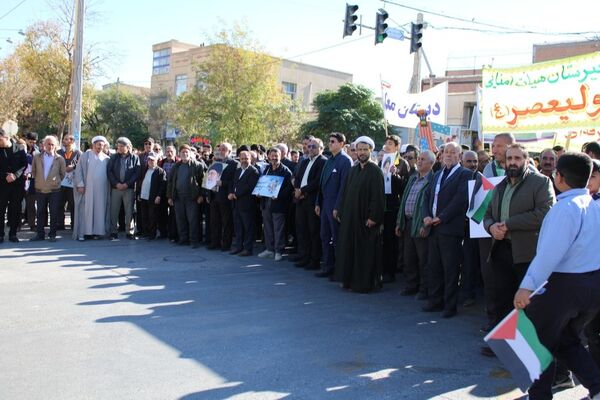 جوشش حماسه در گام های کوچک دانش آموزان امروز سفیران فردا