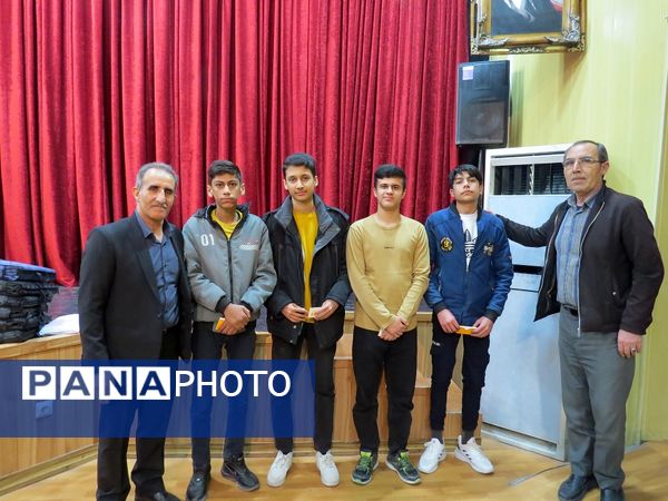 تقدیر از دانش‌آموزان برتر مدرسه آل نبی 