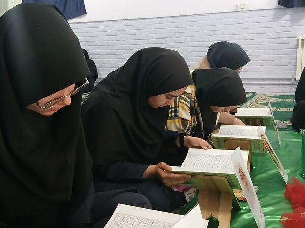 محفل انس با قرآن در دبیرستان دخترانه فاطمیه 