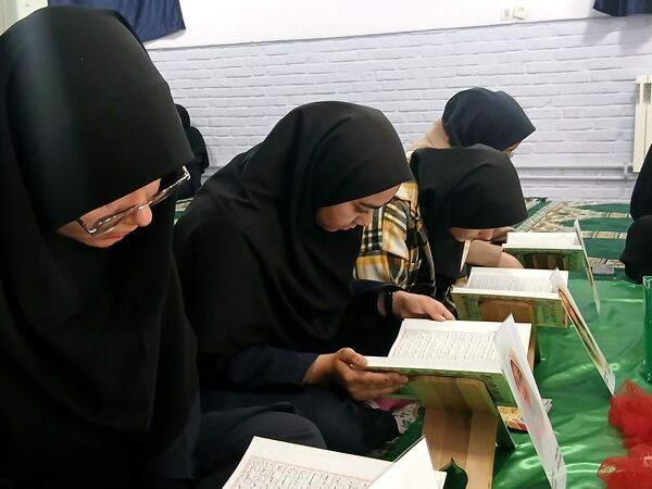 محفل انس با قرآن در دبیرستان دخترانه فاطمیه 