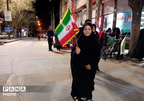 گردهمایی مردم اسدآباد در خیابان‌ها