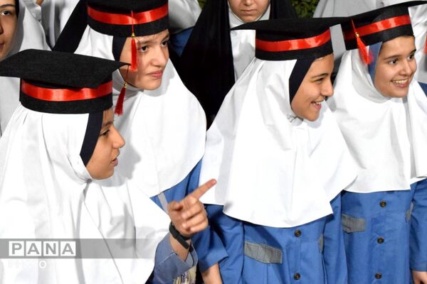 وداع با دوران ابتدایی؛ جشن فارغ‌التحصیلی ششم‌دختران «شیخ مفید» در منطقه ۱۴