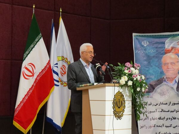 آیین تجلیل از معلمان نمونه استانی در بجنورد