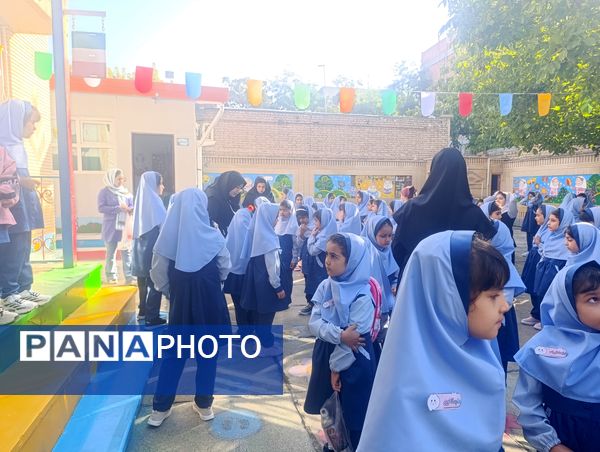 زنگ آغاز مهر در دبستان دخترانه مهر و ماه آشخانه 